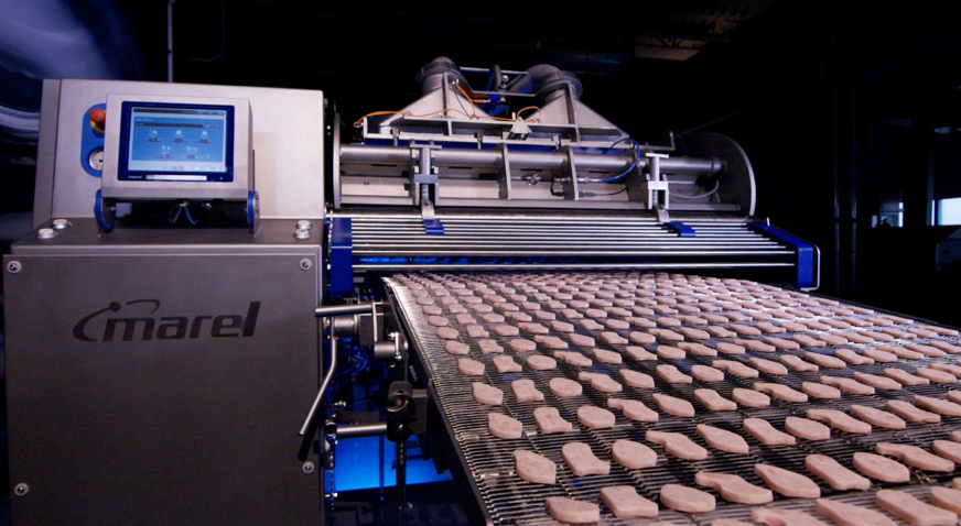 Create better quality convenience products with the Marel RevoPortioner 1000 low-pressure food forming machine